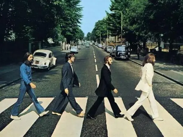 The Beatles và những bốt điện thoại công cộng!